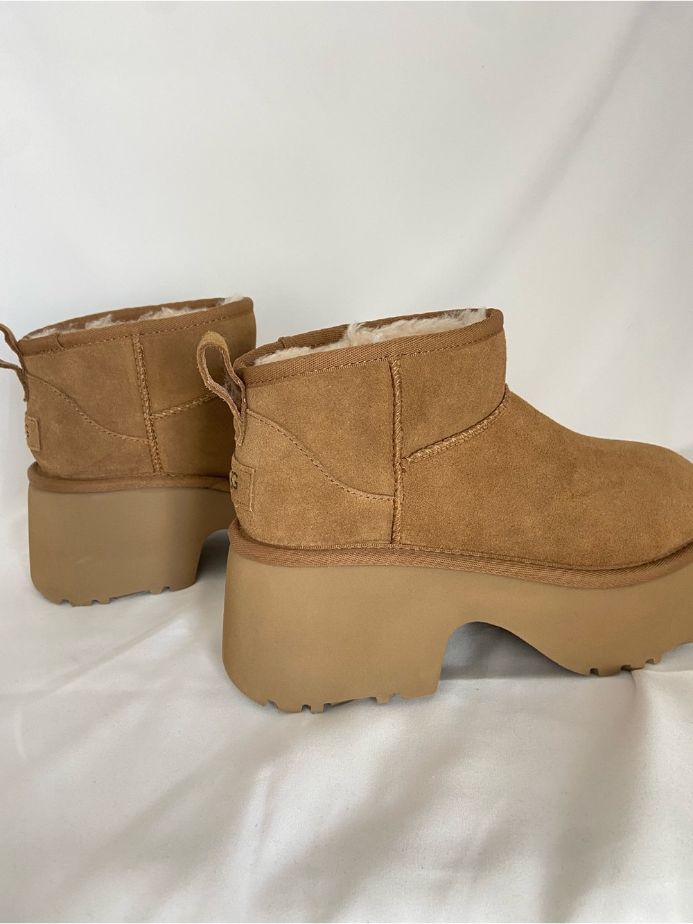UGG Women's Classic Ultra Mini Platform Suede Booties in Chestnut Size 7 - Picture 6 of 9